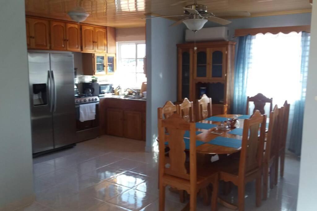 Urania House Villa โบกัสทาวน์ ภายนอก รูปภาพ