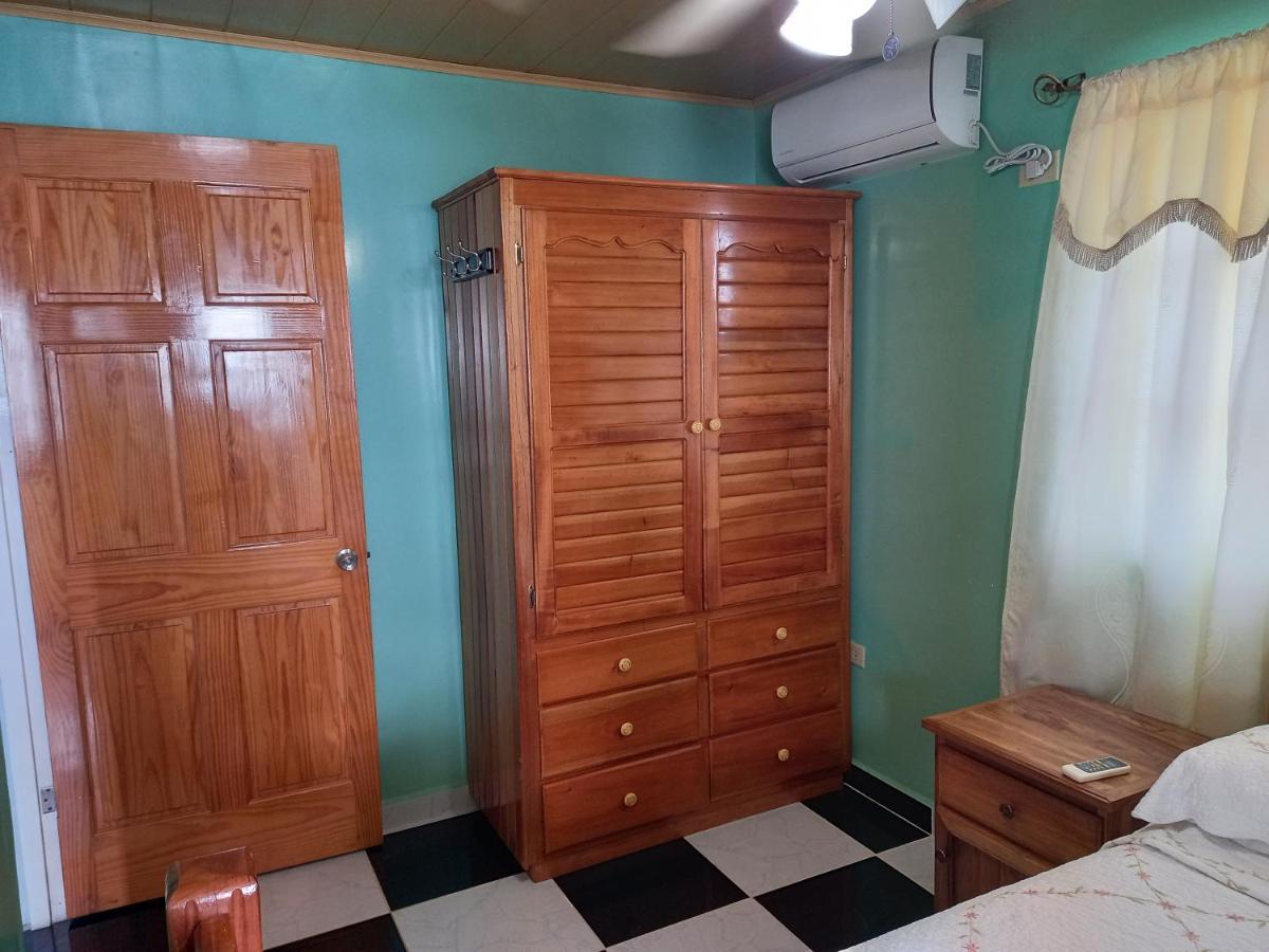 Urania House Villa โบกัสทาวน์ ภายนอก รูปภาพ