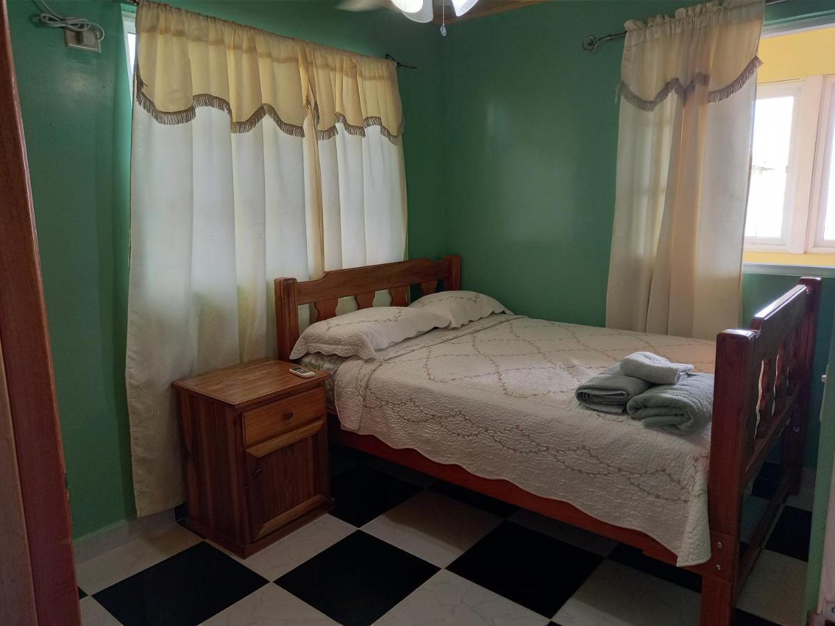 Urania House Villa โบกัสทาวน์ ภายนอก รูปภาพ